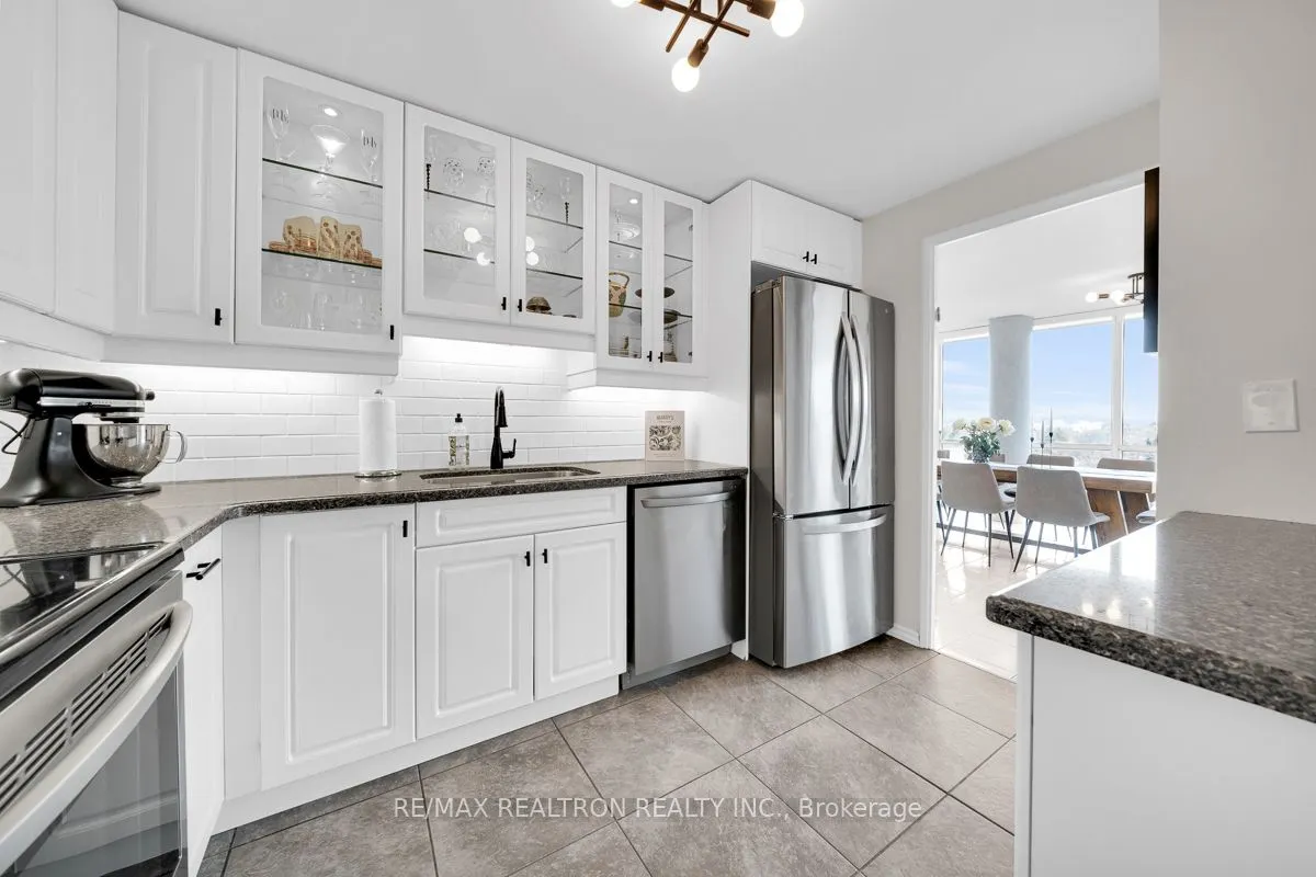 30 Harding Boulevard W, #1002