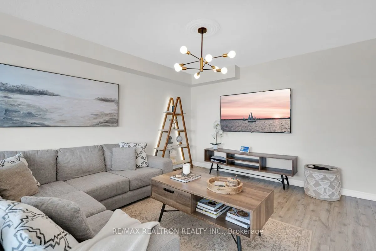 30 Harding Boulevard W, #1002