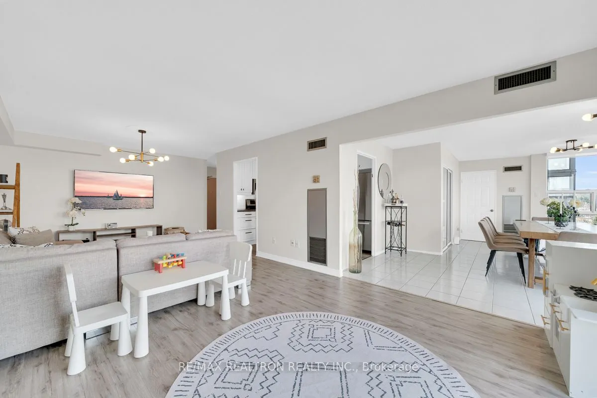 30 Harding Boulevard W, #1002
