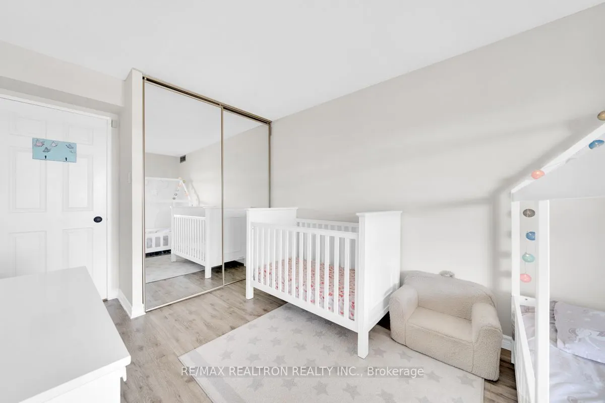 30 Harding Boulevard W, #1002
