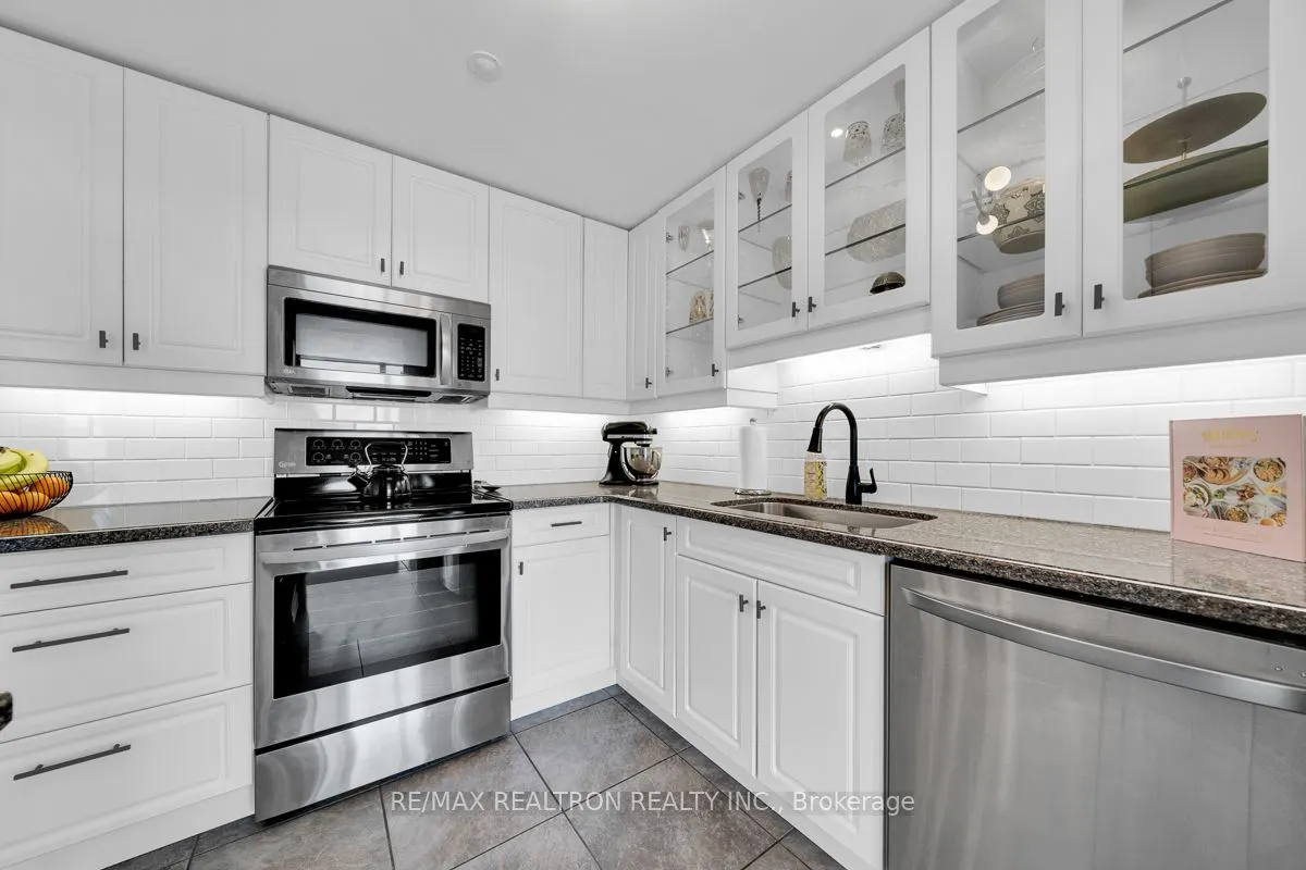 30 Harding Boulevard W, #1002