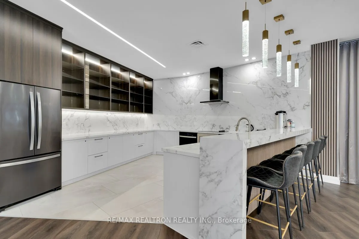 30 Harding Boulevard W, #1002