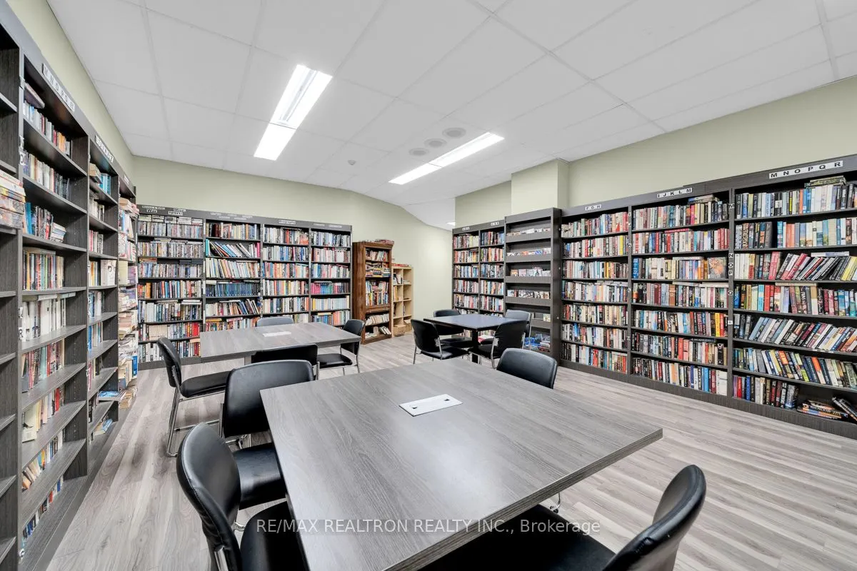 30 Harding Boulevard W, #1002