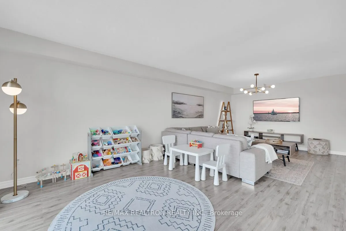 30 Harding Boulevard W, #1002