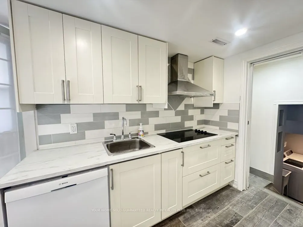 177 Aberdeen Avenue, #LOWER