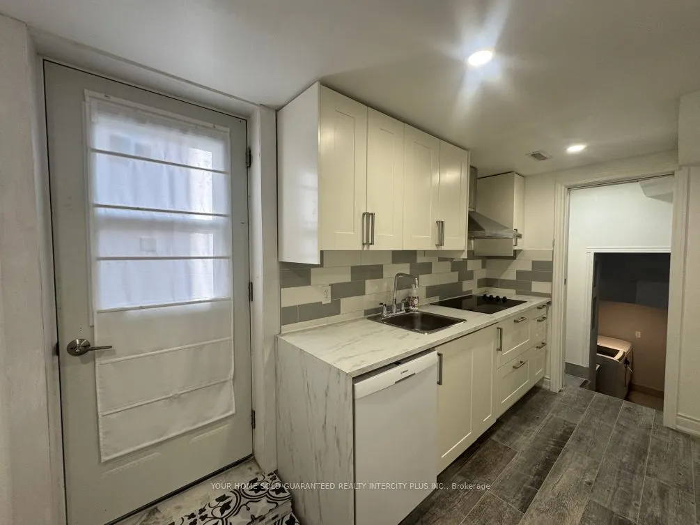 177 Aberdeen Avenue, #LOWER