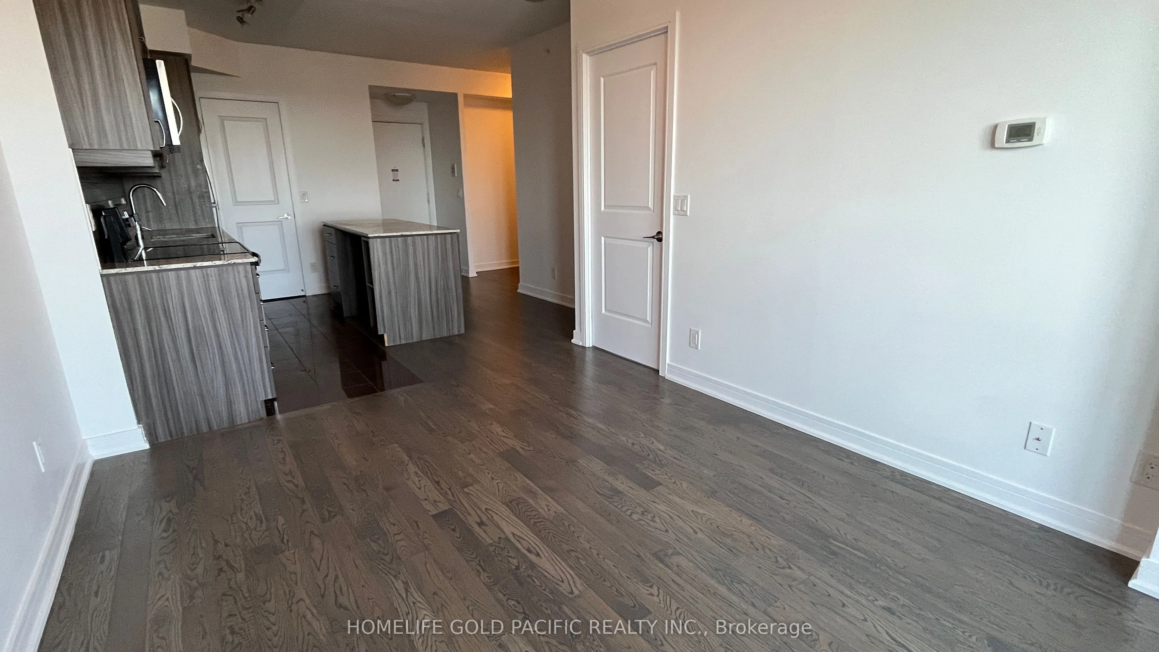 9201 Yonge Street, #1807