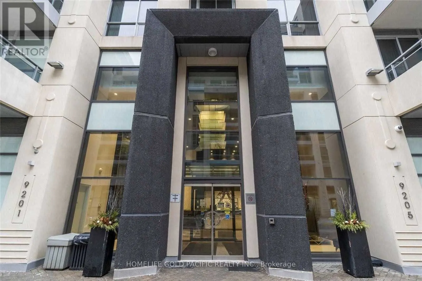 9201 Yonge Street, #1807