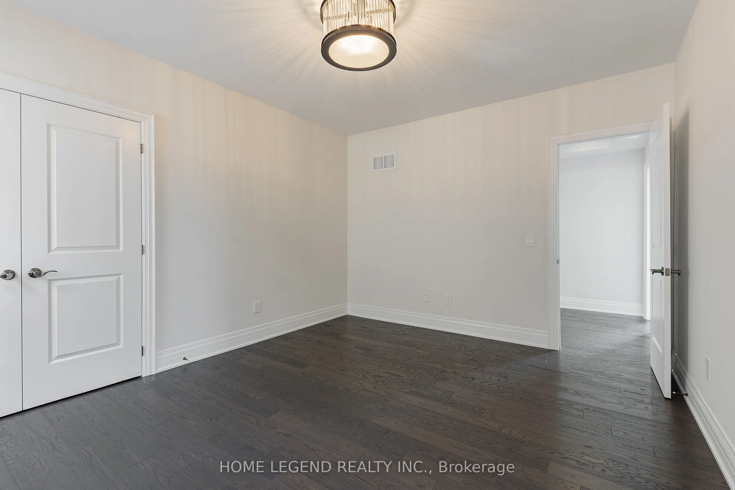 101 Foley Crescent