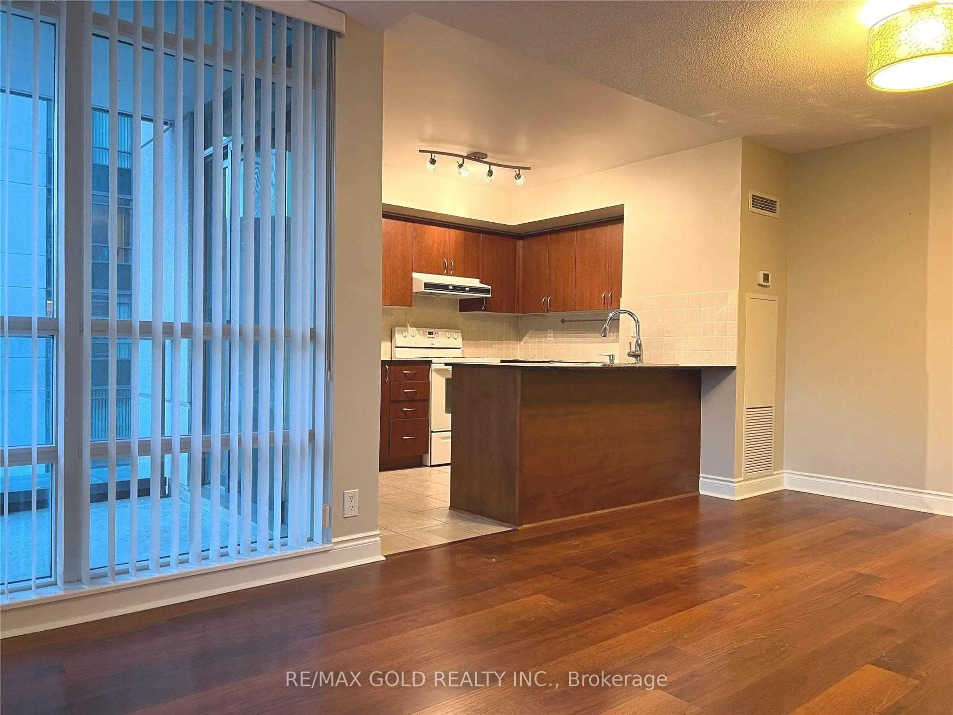 75 South Town Centre Boulevard #508