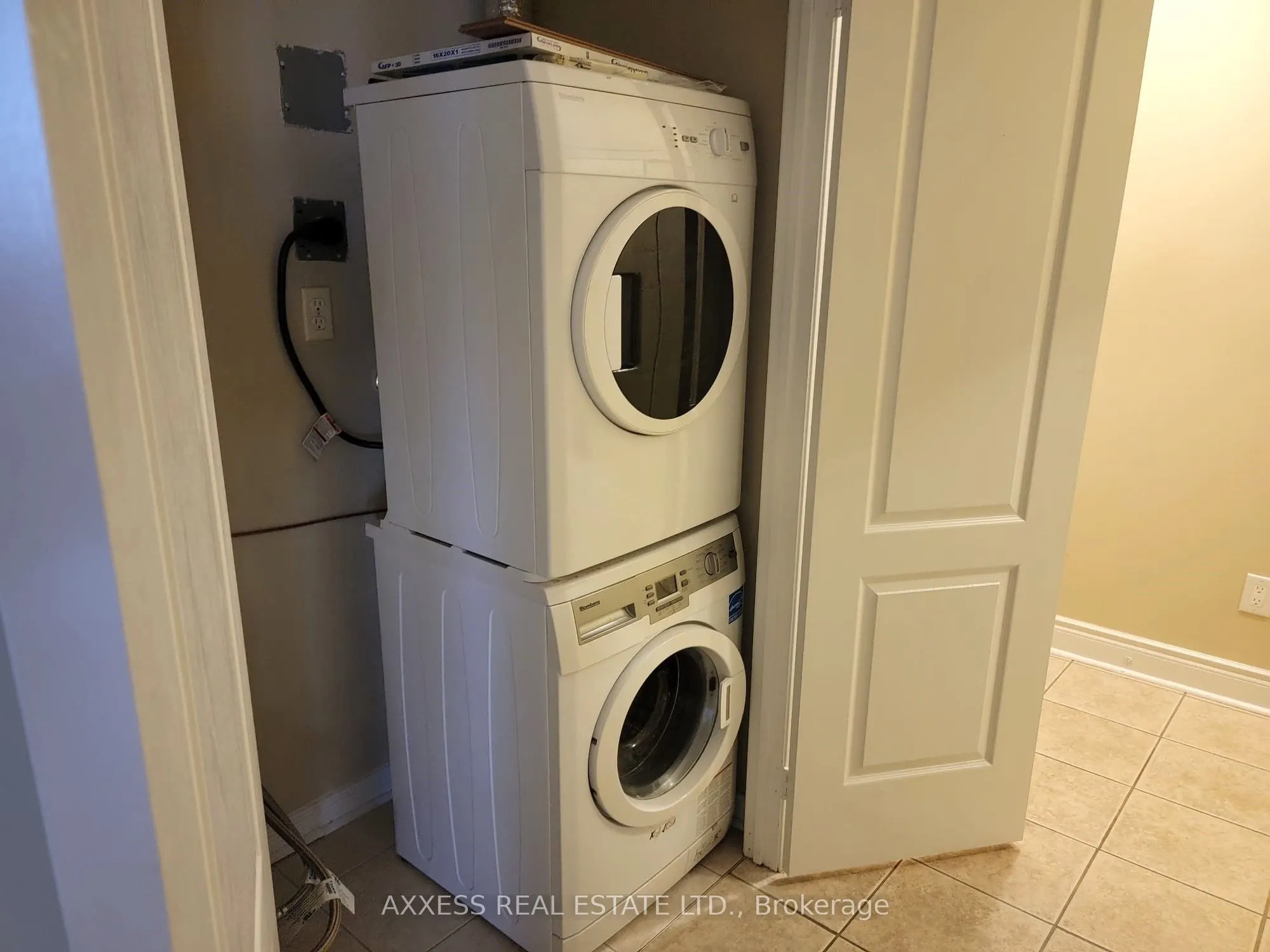 160 Woodbridge Avenue, #210