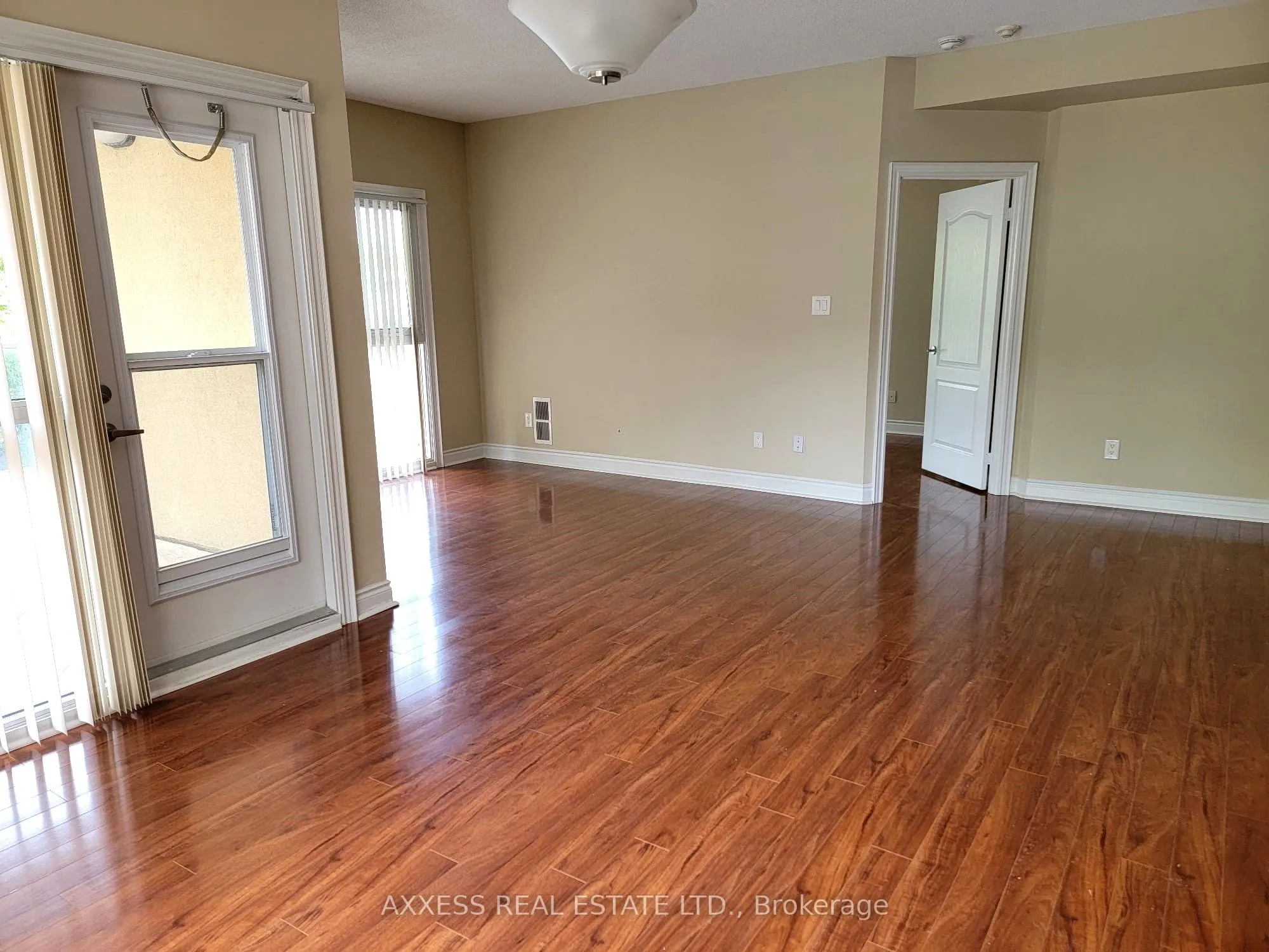 160 Woodbridge Avenue, #210