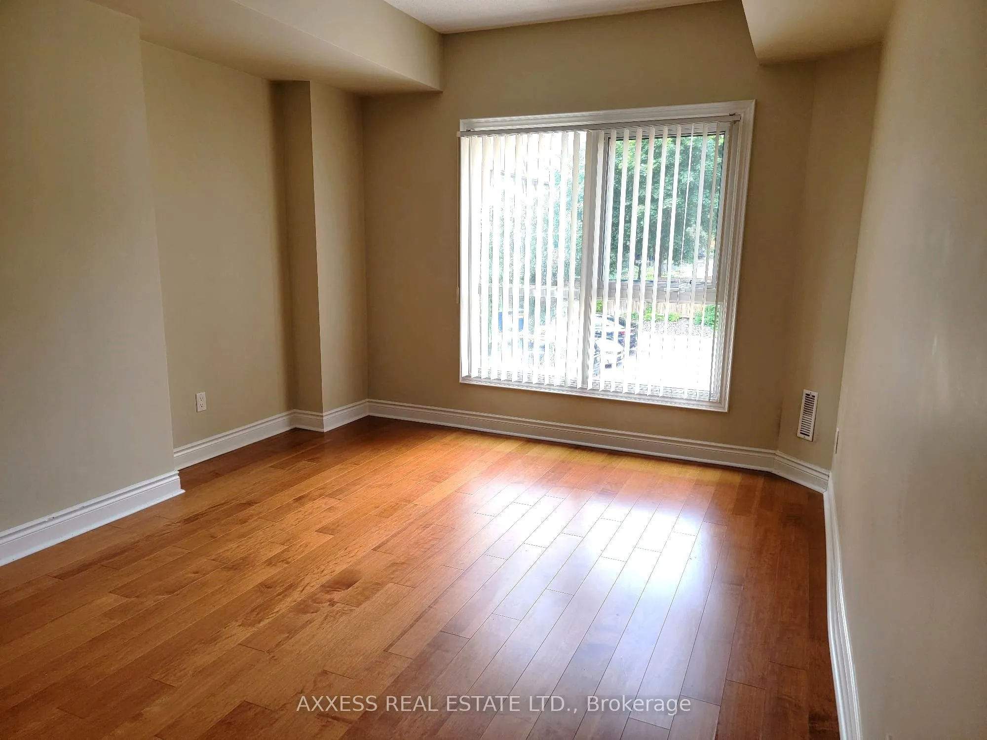 160 Woodbridge Avenue, #210