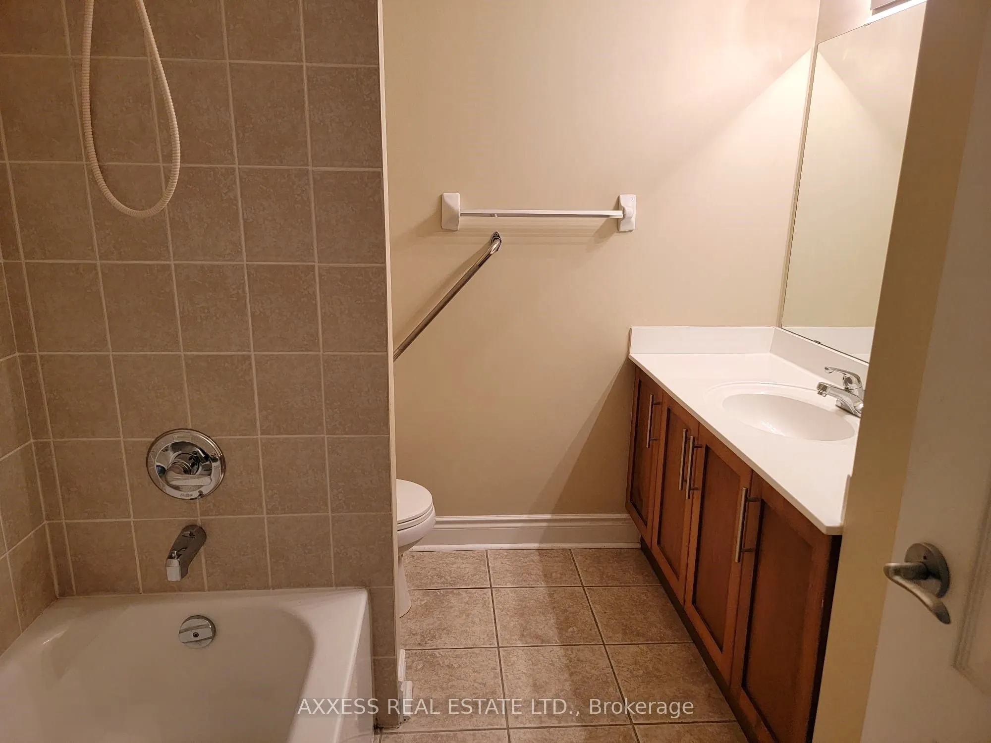 160 Woodbridge Avenue, #210