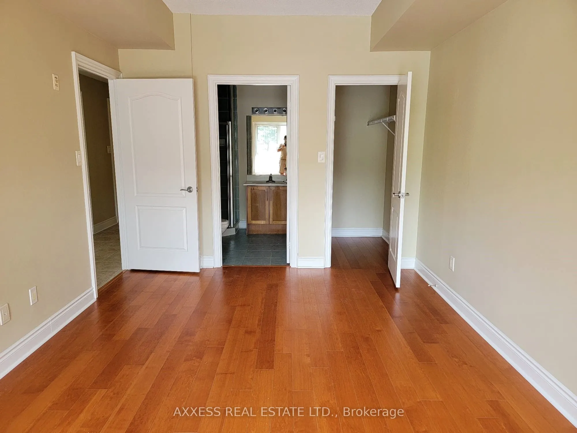 160 Woodbridge Avenue, #210