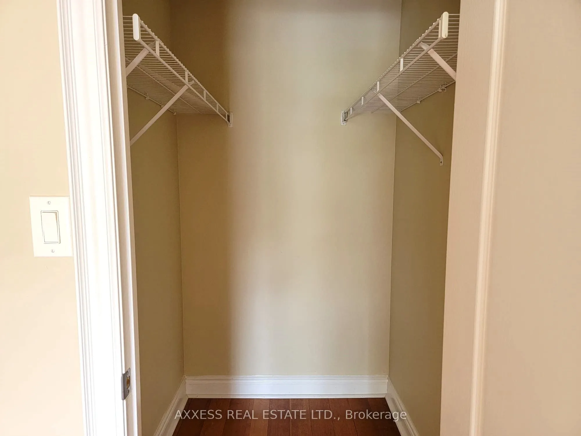 160 Woodbridge Avenue, #210