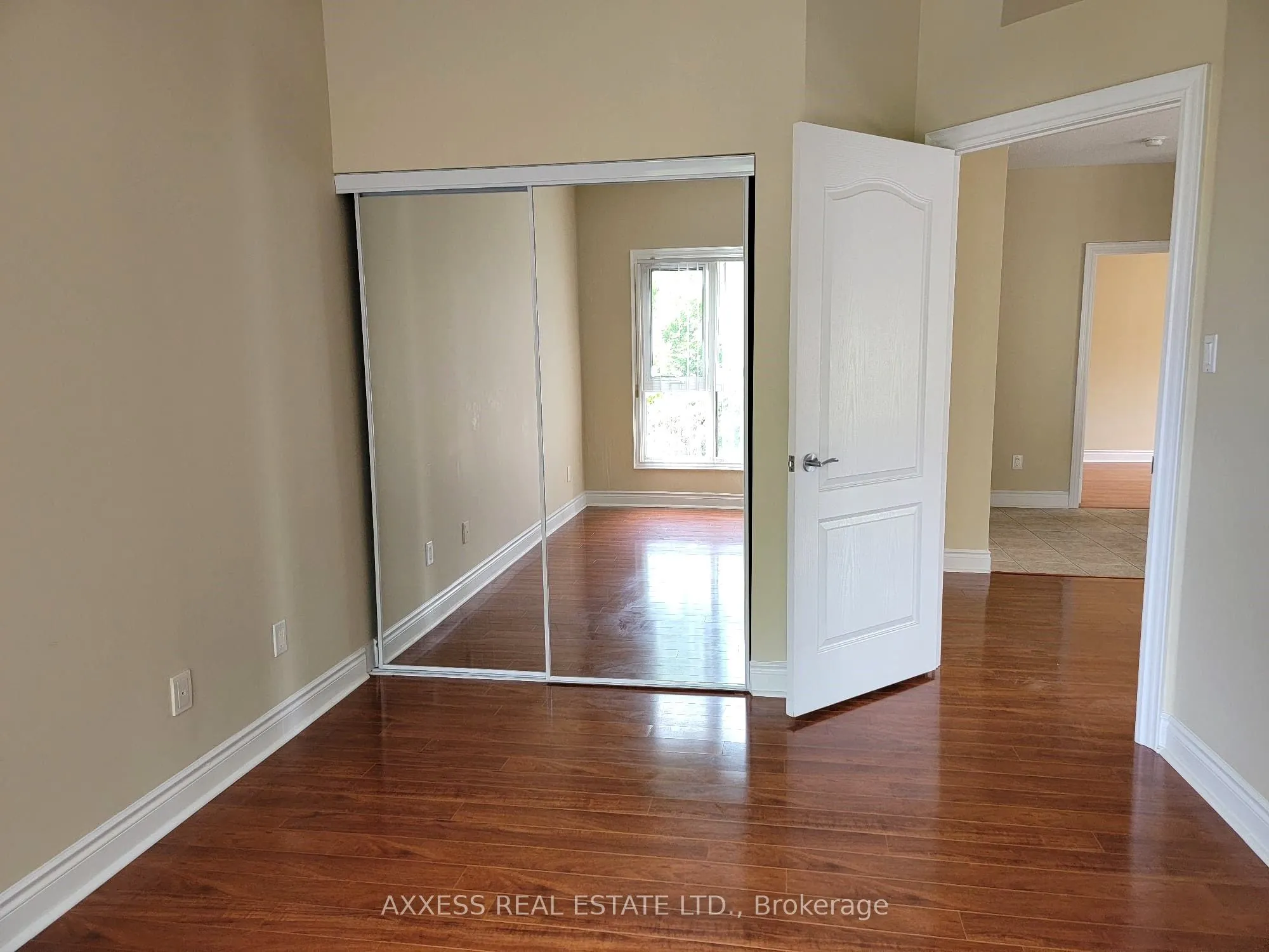 160 Woodbridge Avenue, #210