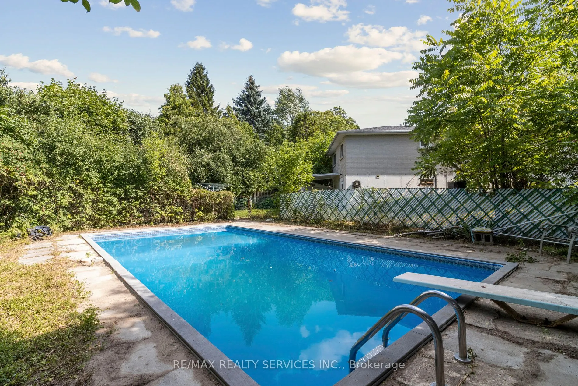 769 Greenfield Crescent