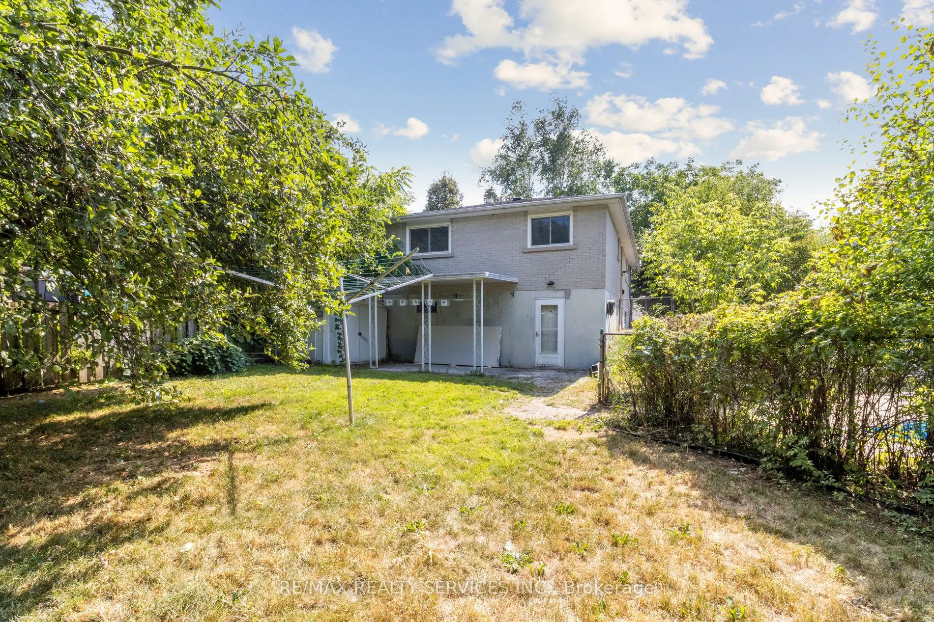 769 Greenfield Crescent