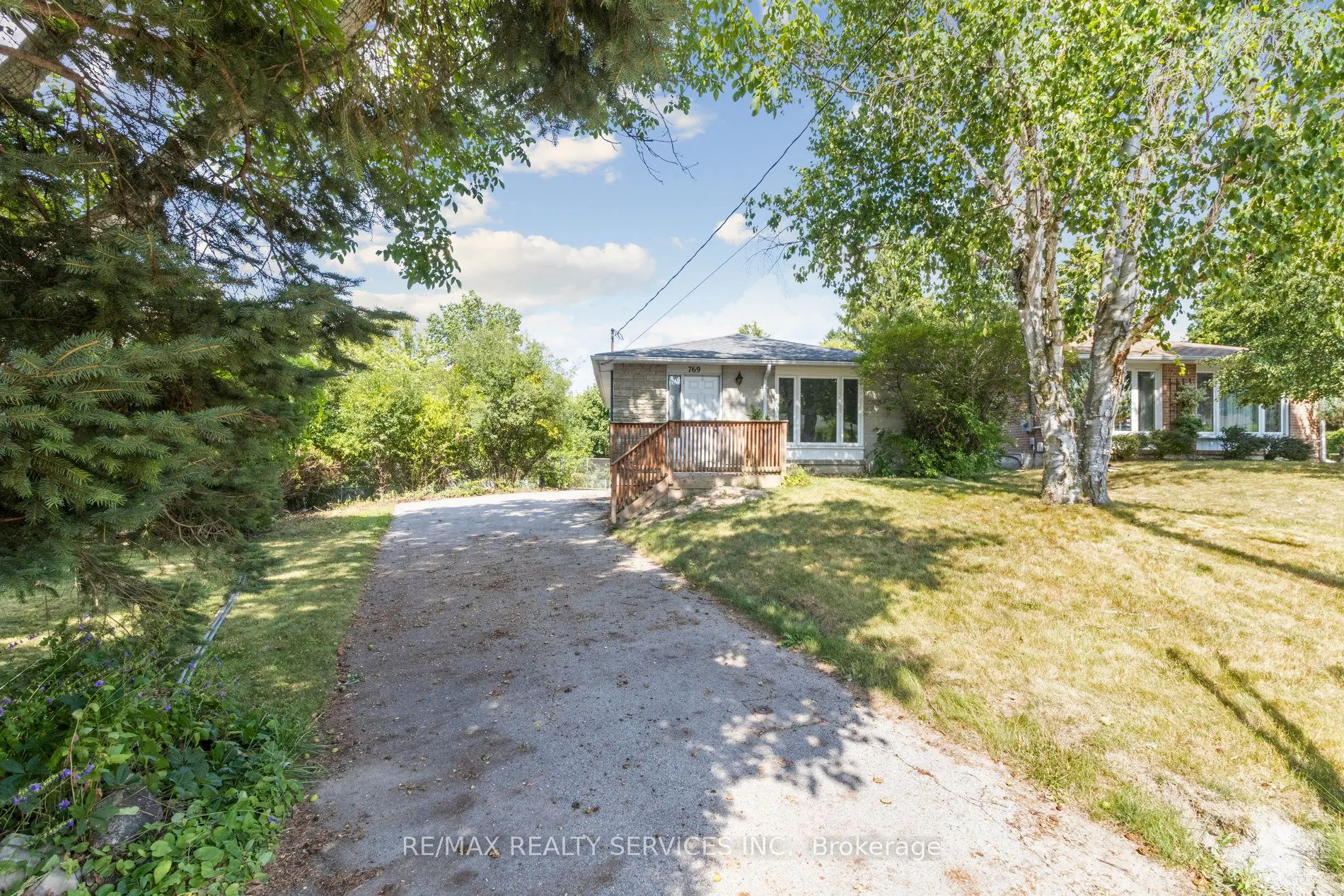 769 Greenfield Crescent