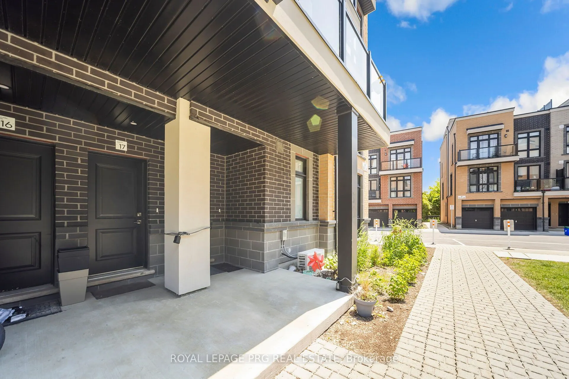 8 Sayers Lane, #17