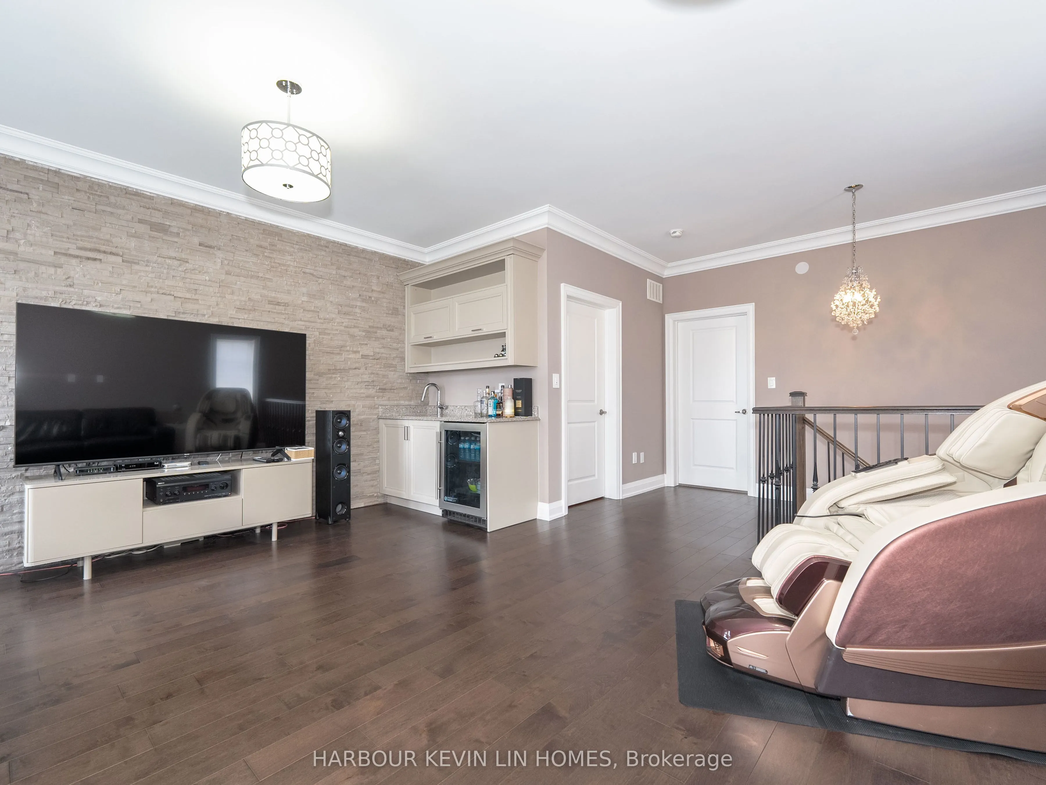 6 Point Pelee Lane