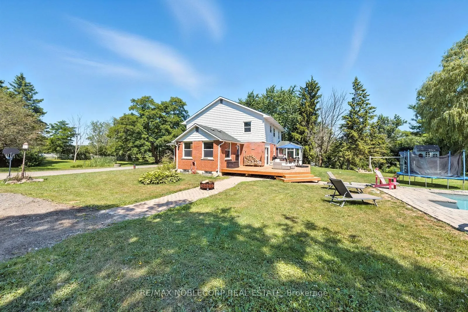 2037 15th Side Road