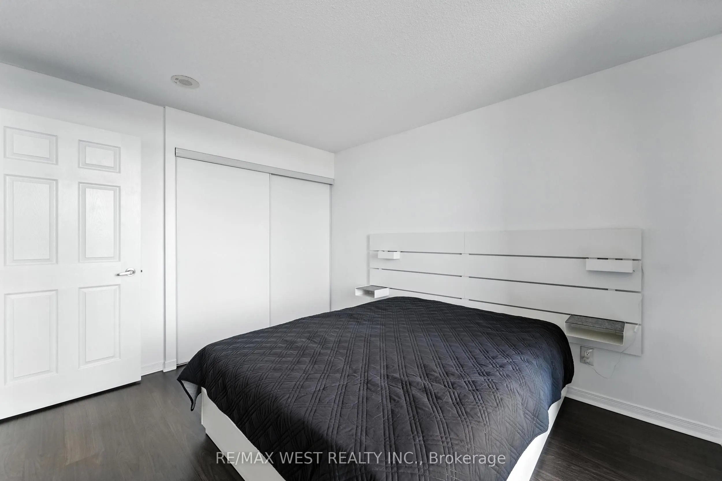 75 King William Crescent, #PH2