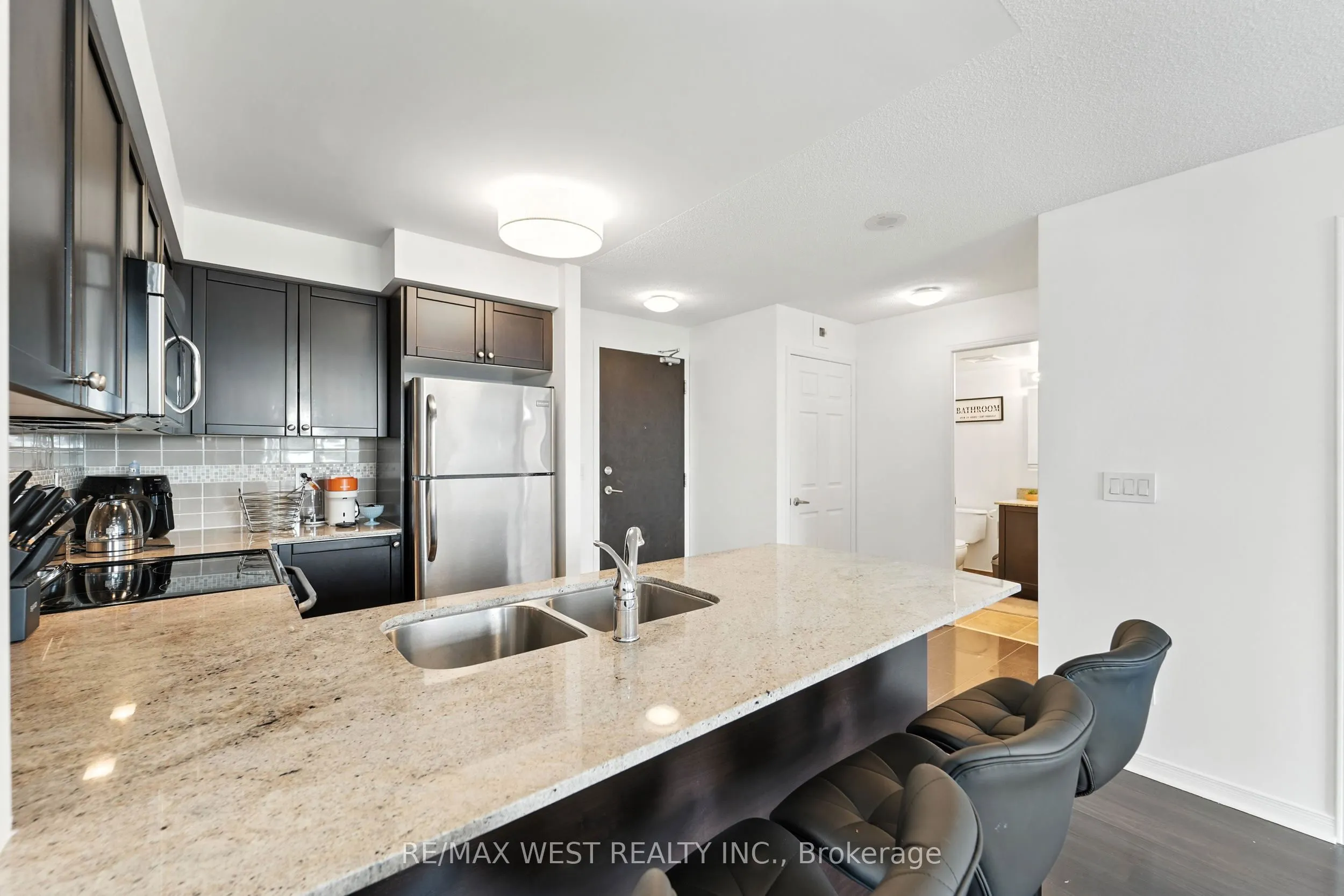 75 King William Crescent, #PH2