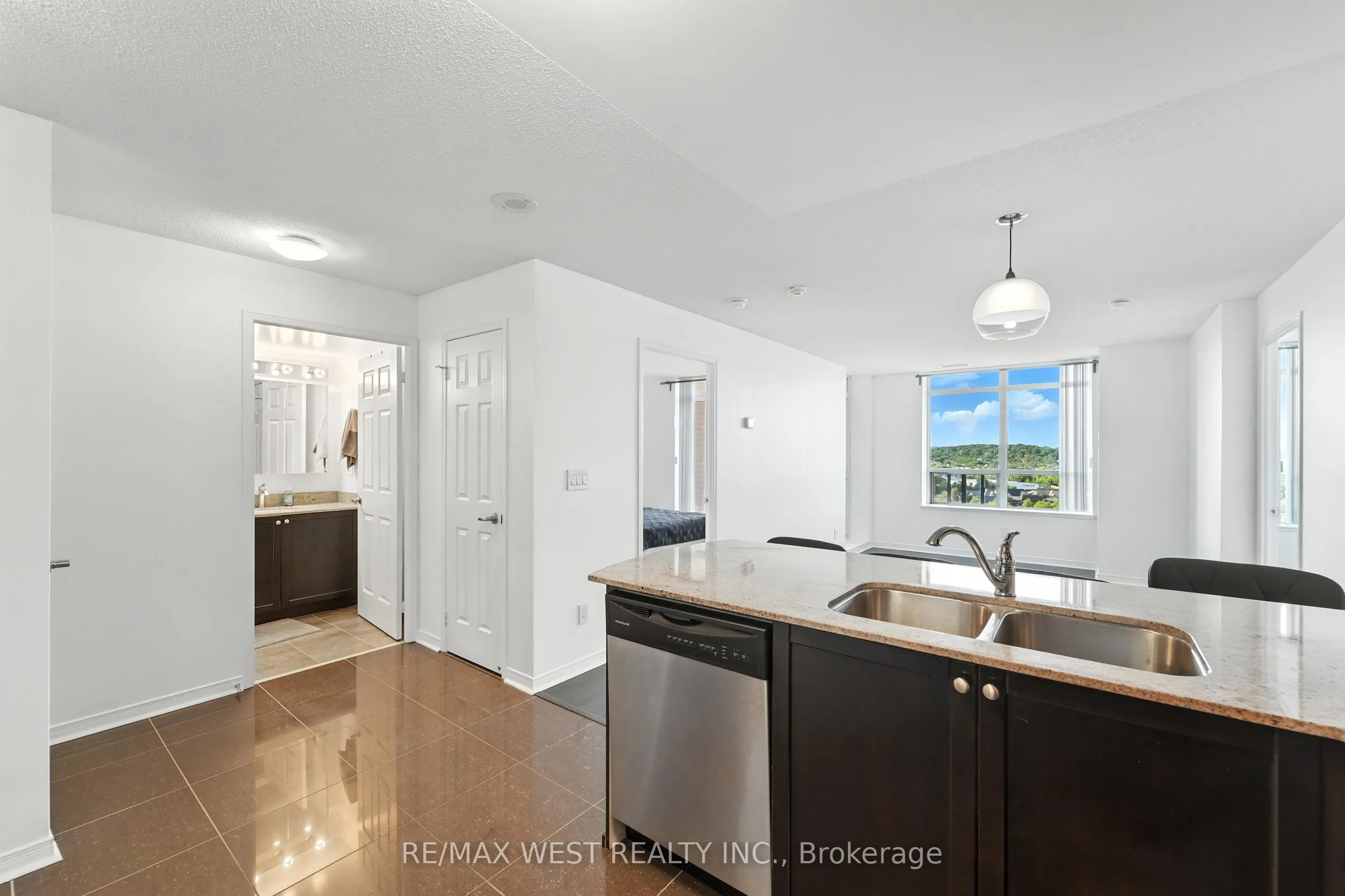 75 King William Crescent, #PH2