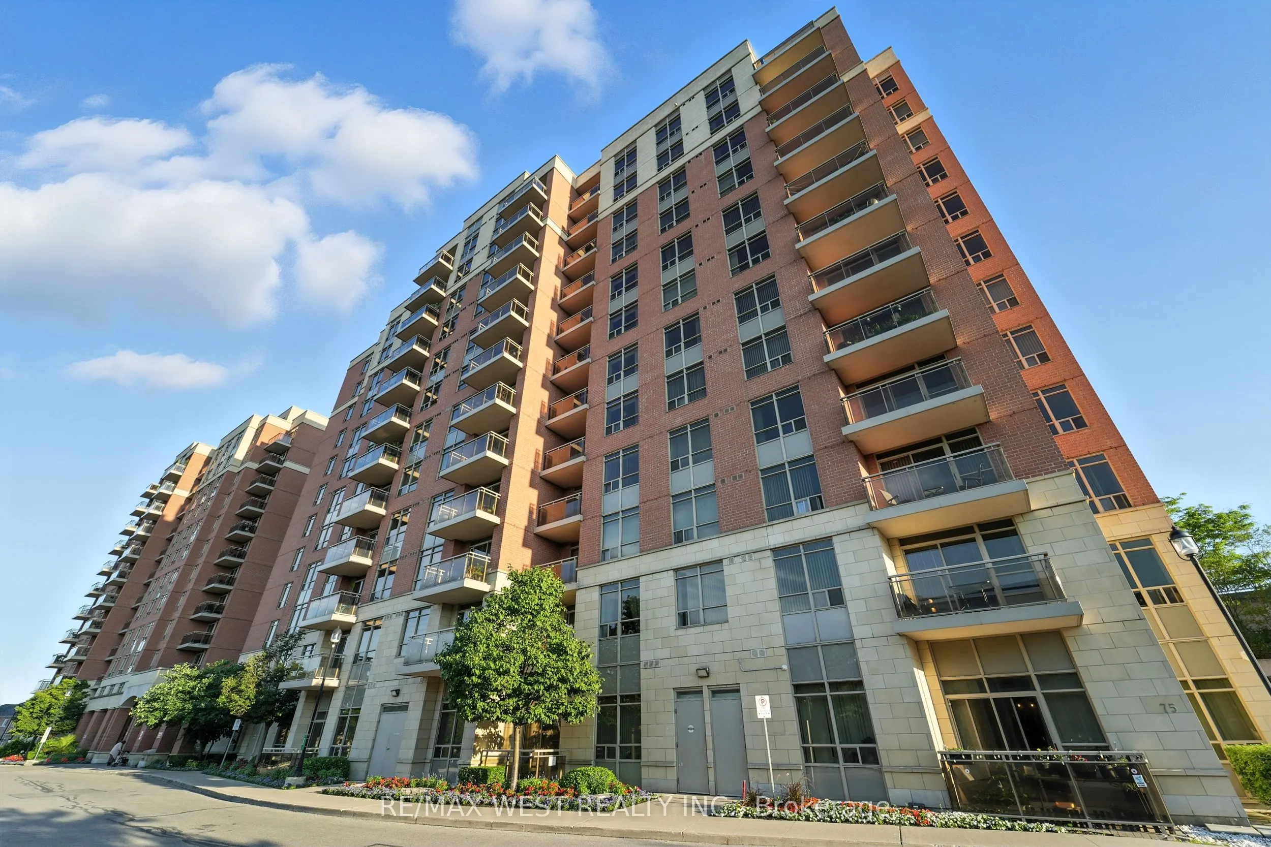 75 King William Crescent, #PH2