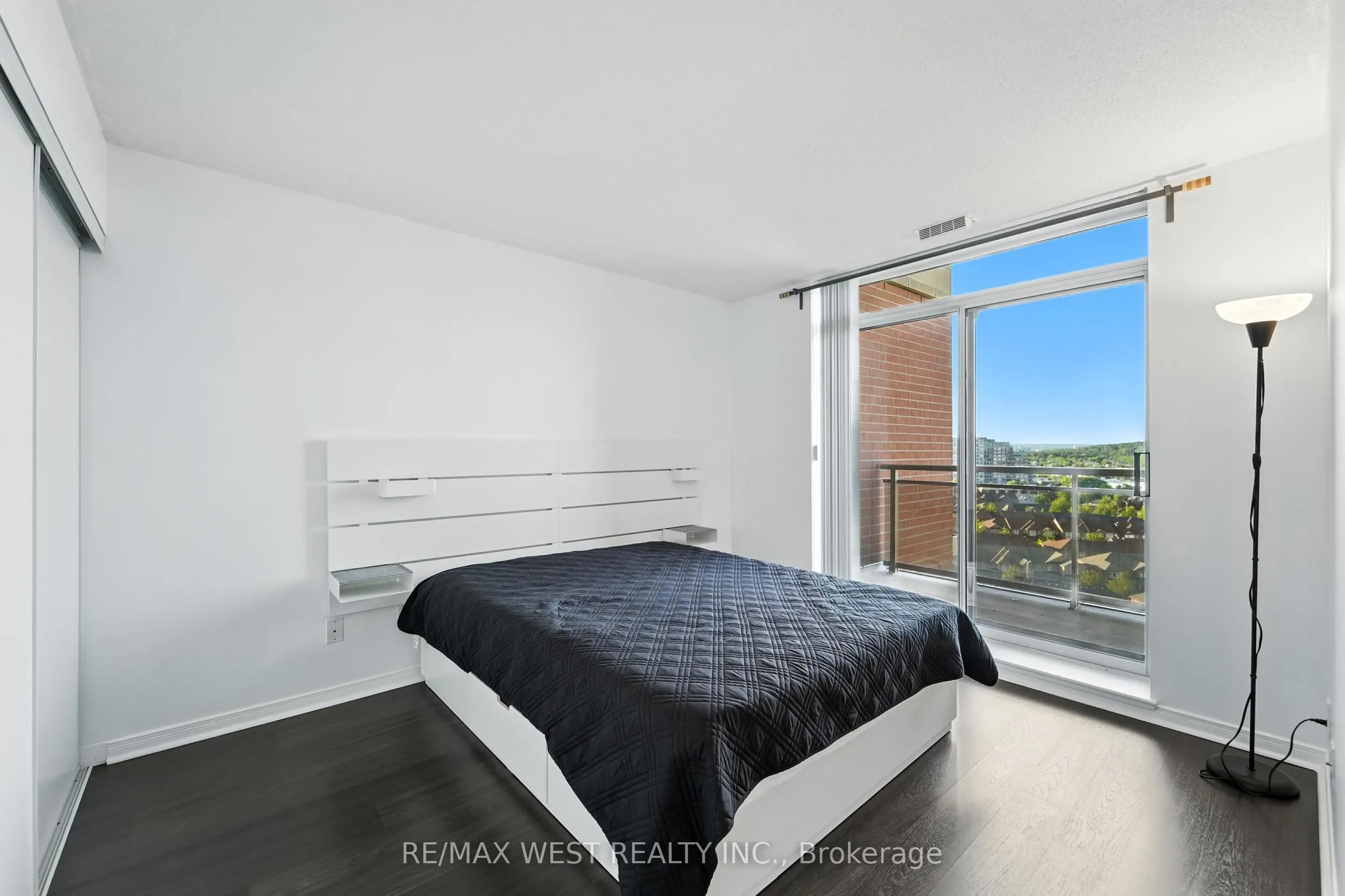 75 King William Crescent, #PH2