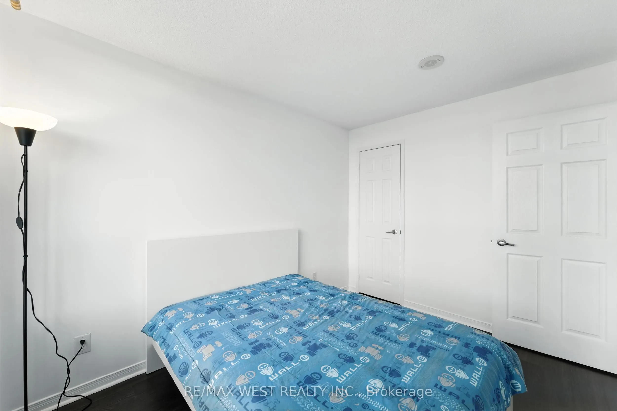 75 King William Crescent, #PH2