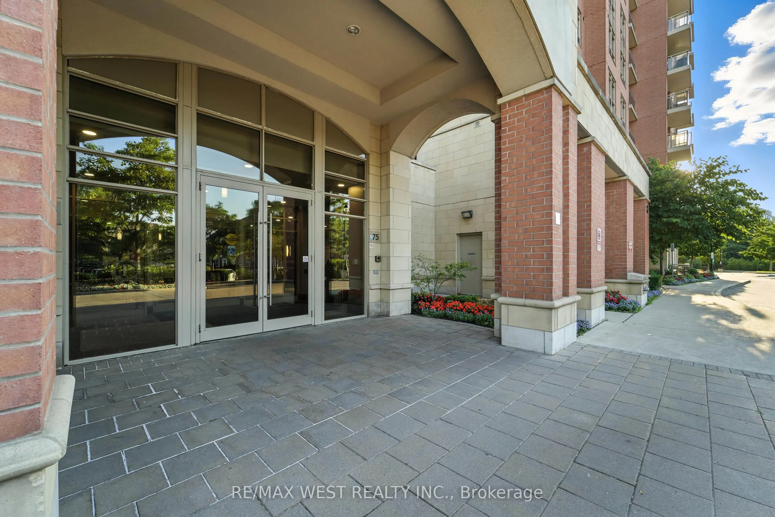 75 King William Crescent, #PH2