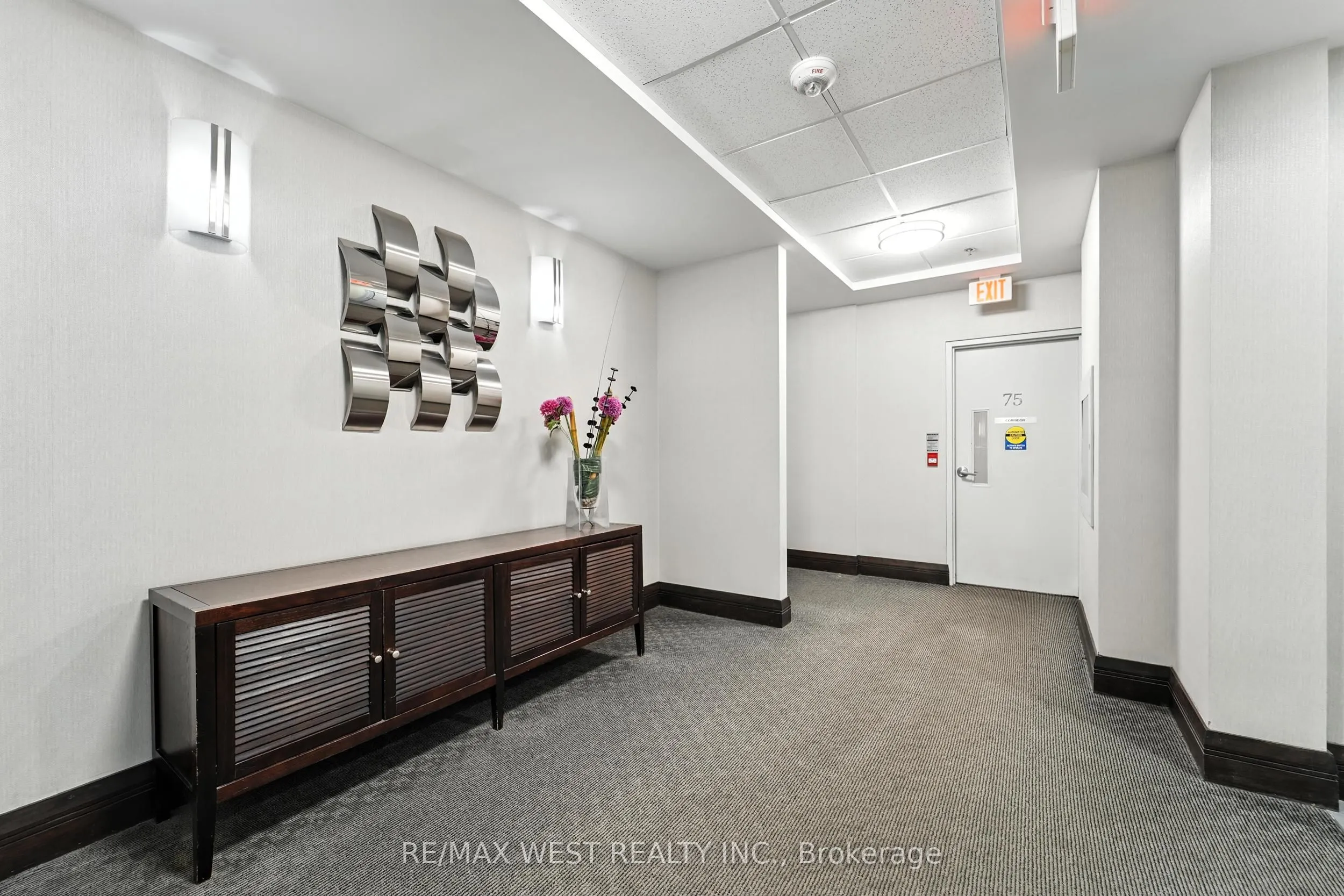 75 King William Crescent, #PH2