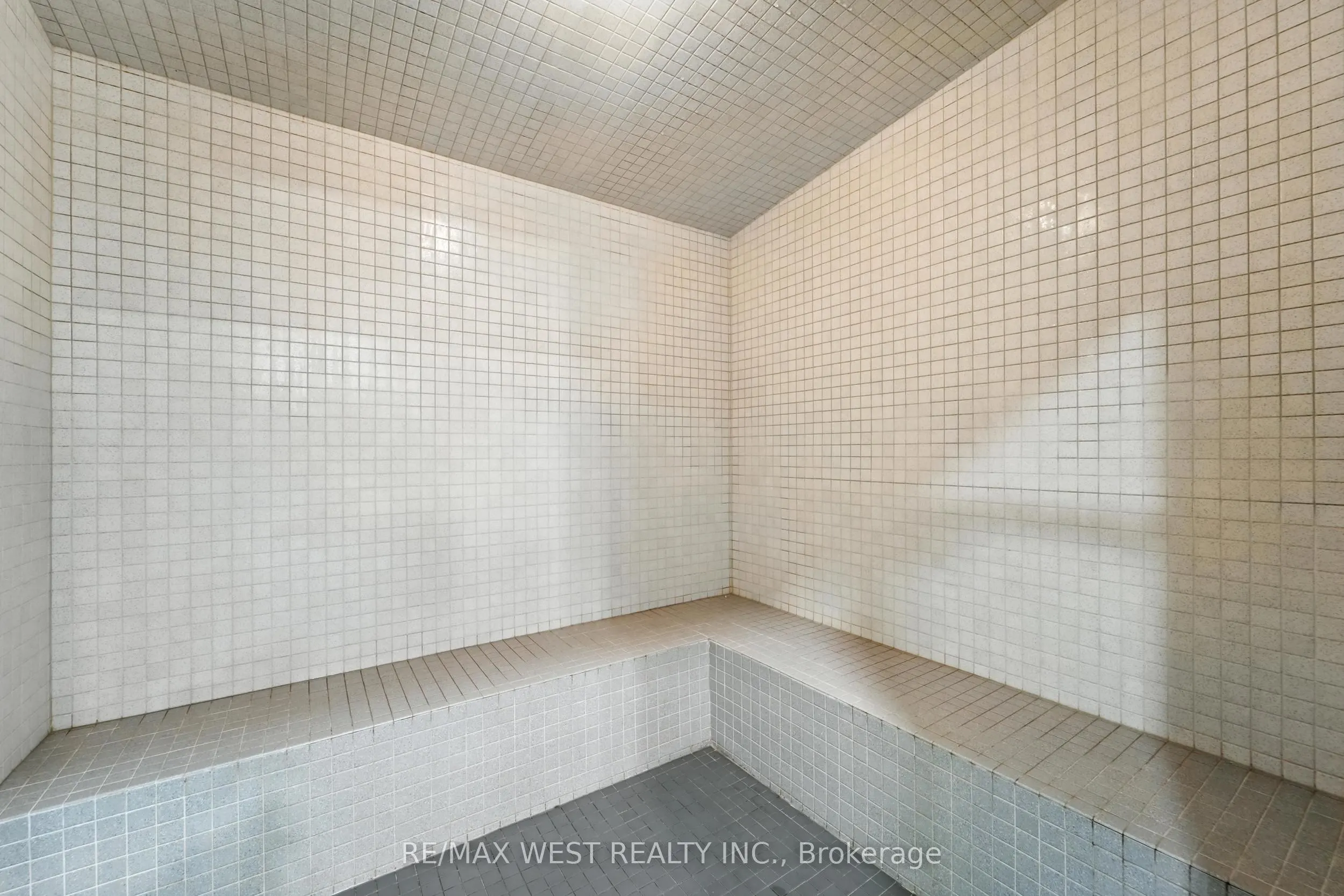 75 King William Crescent, #PH2