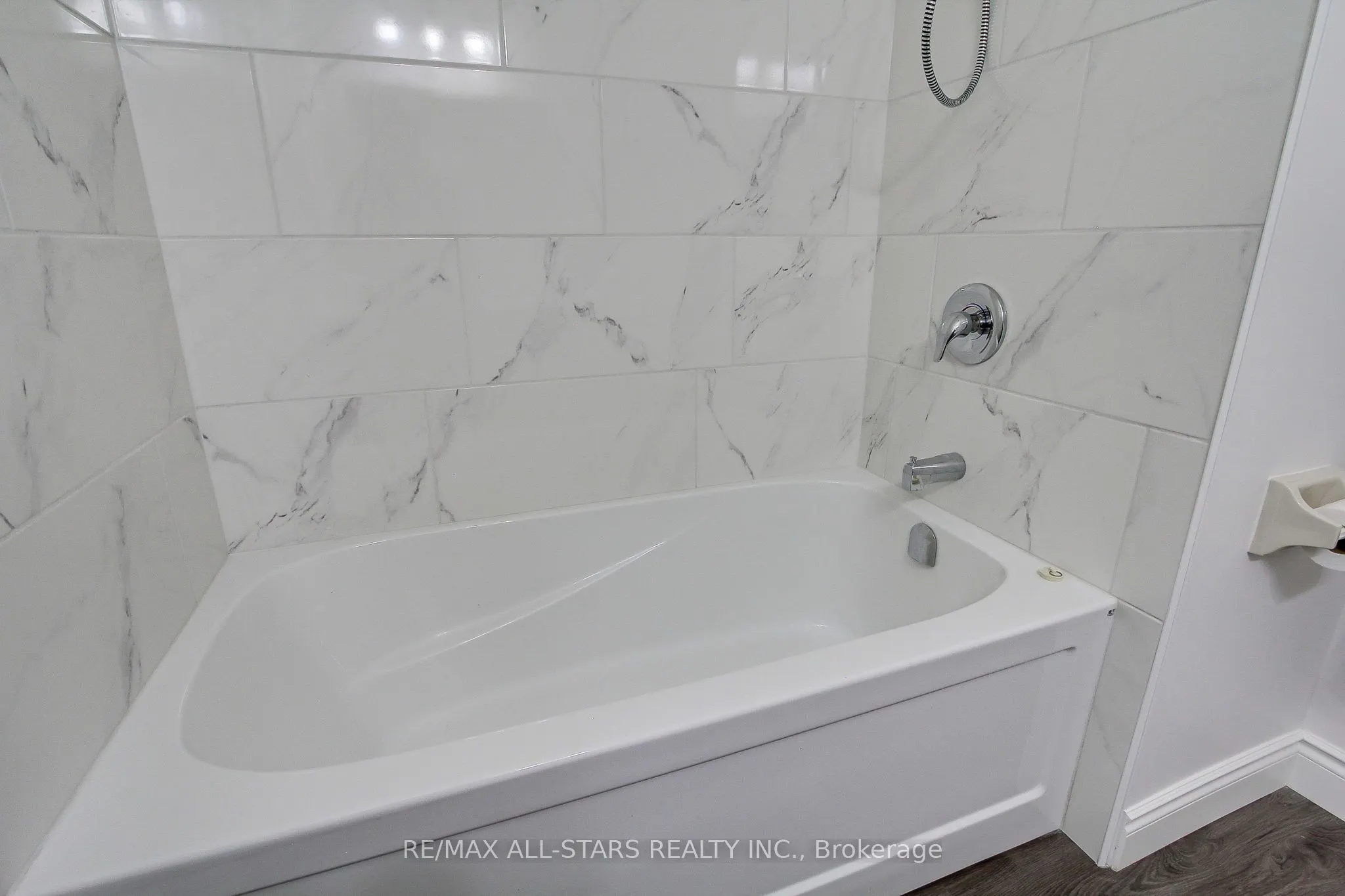 41 Ash Street, #103