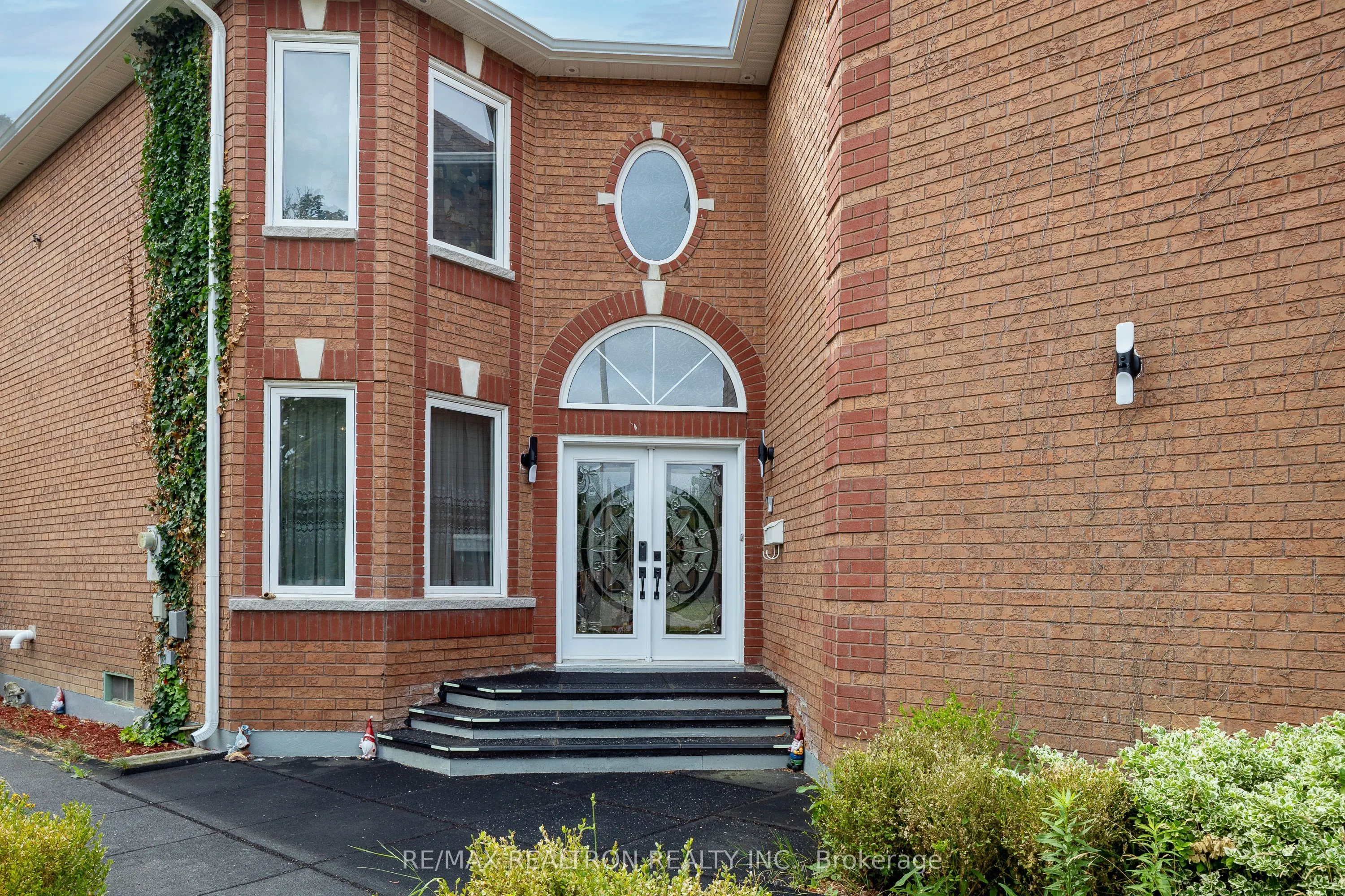 161 Devonsleigh Boulevard W