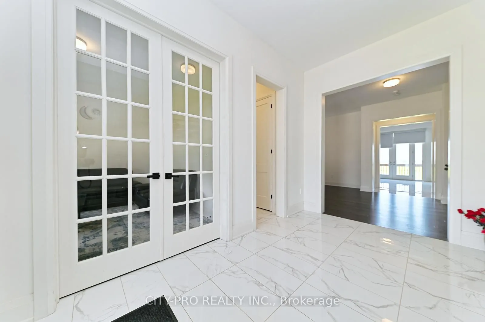 33 Sparrow Way
