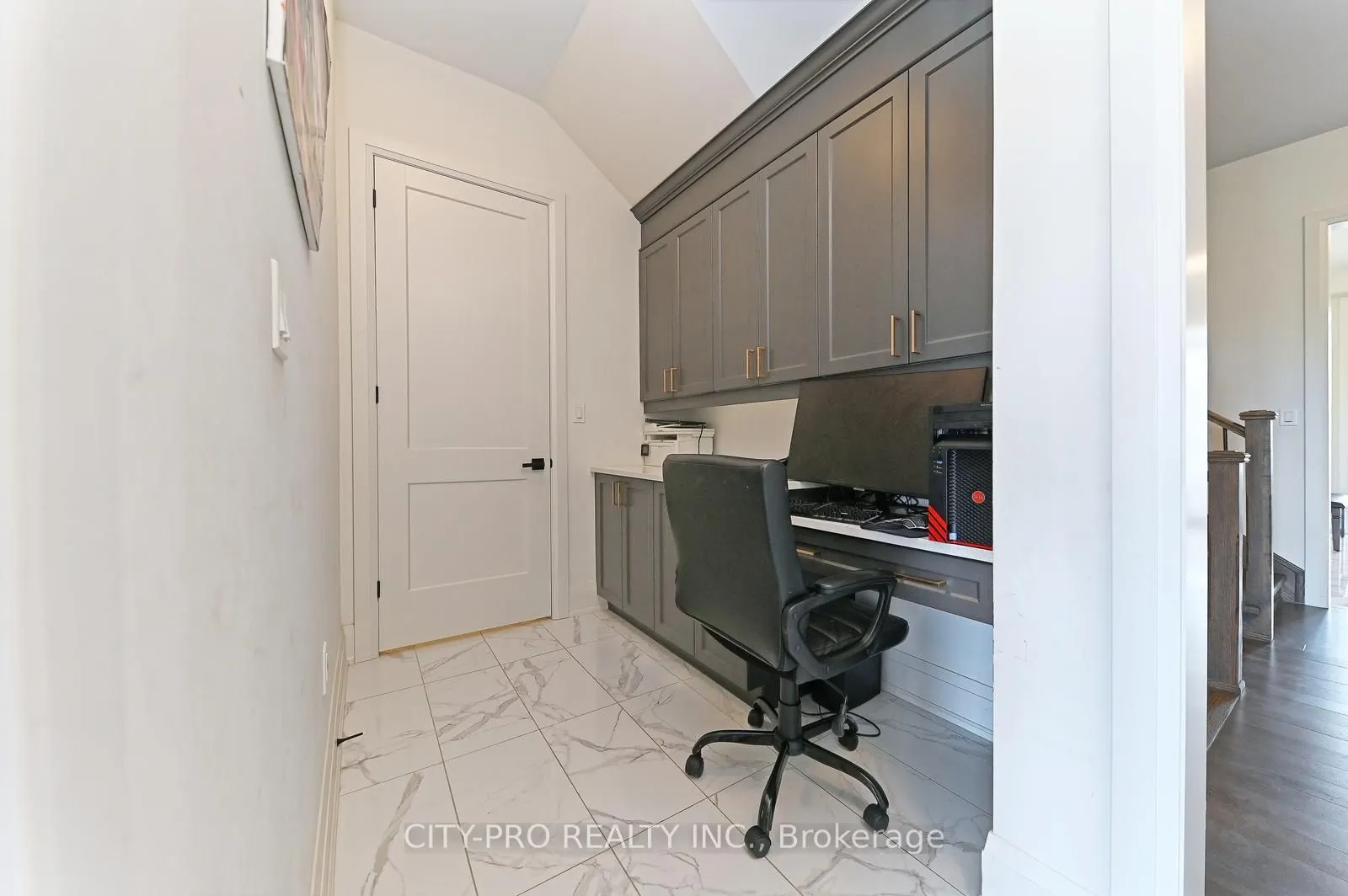 33 Sparrow Way
