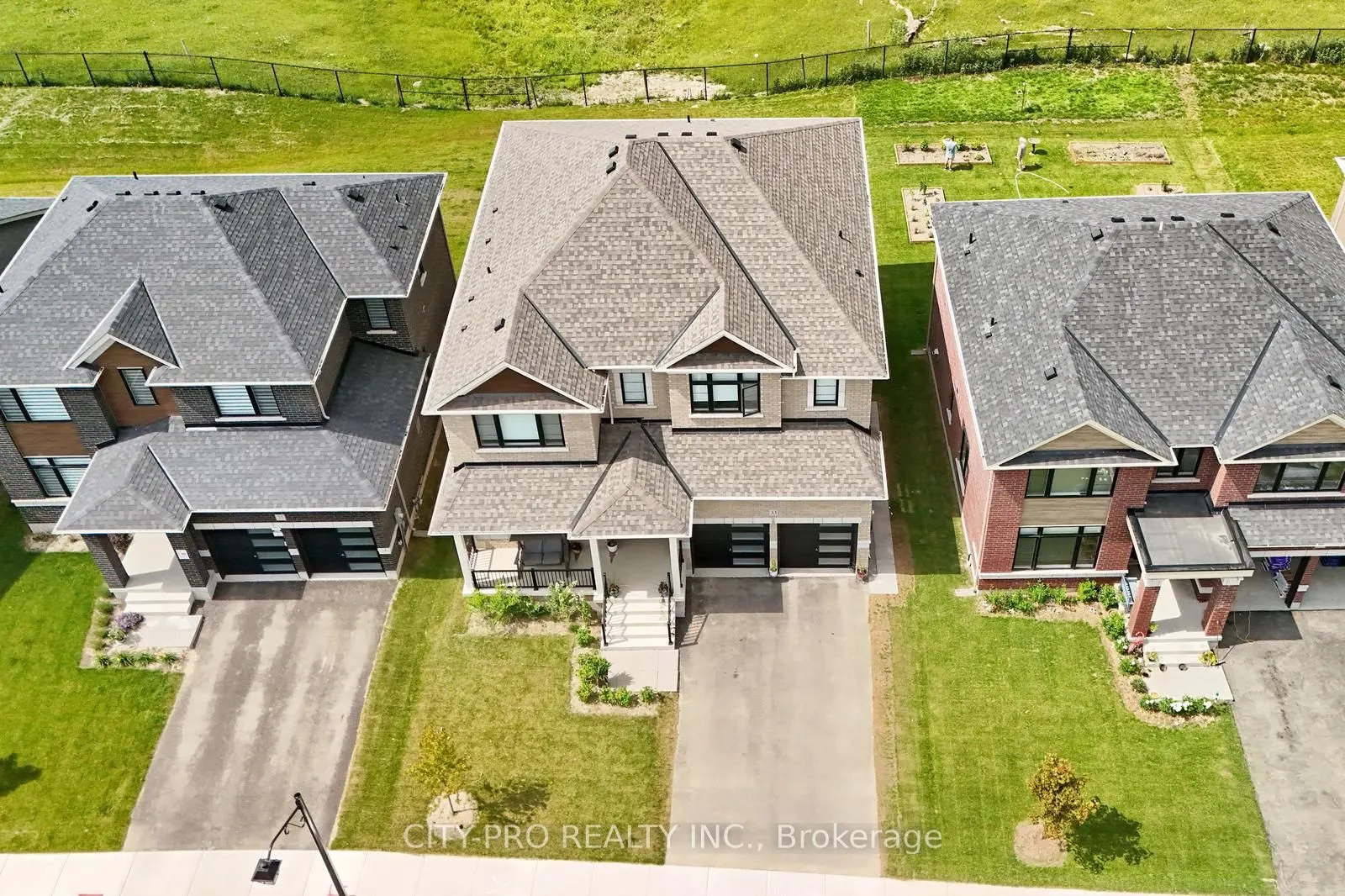 33 Sparrow Way