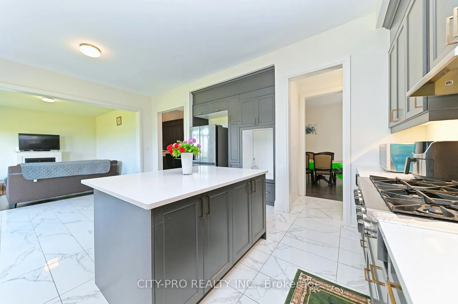33 Sparrow Way