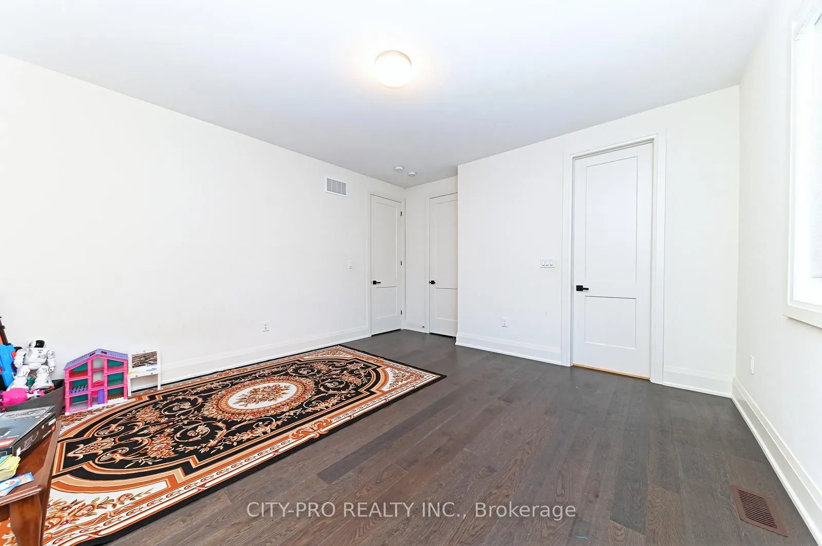 33 Sparrow Way