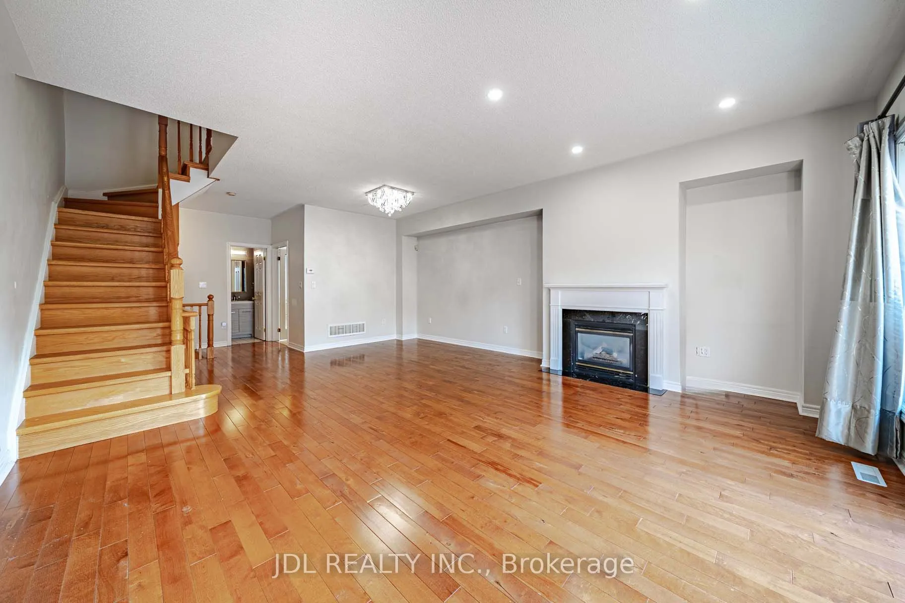 164 Galleria Parkway
