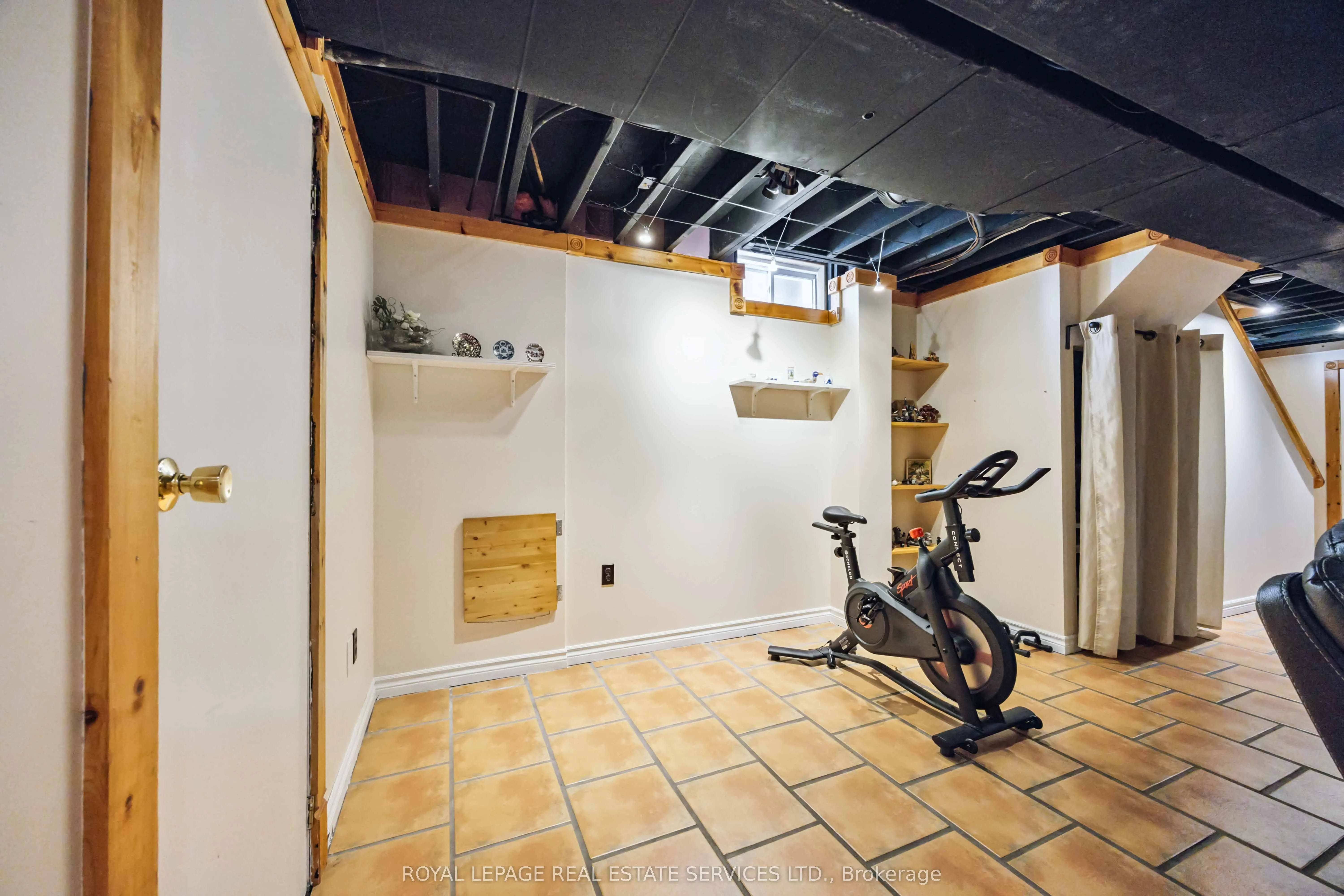 90 Breeze Drive