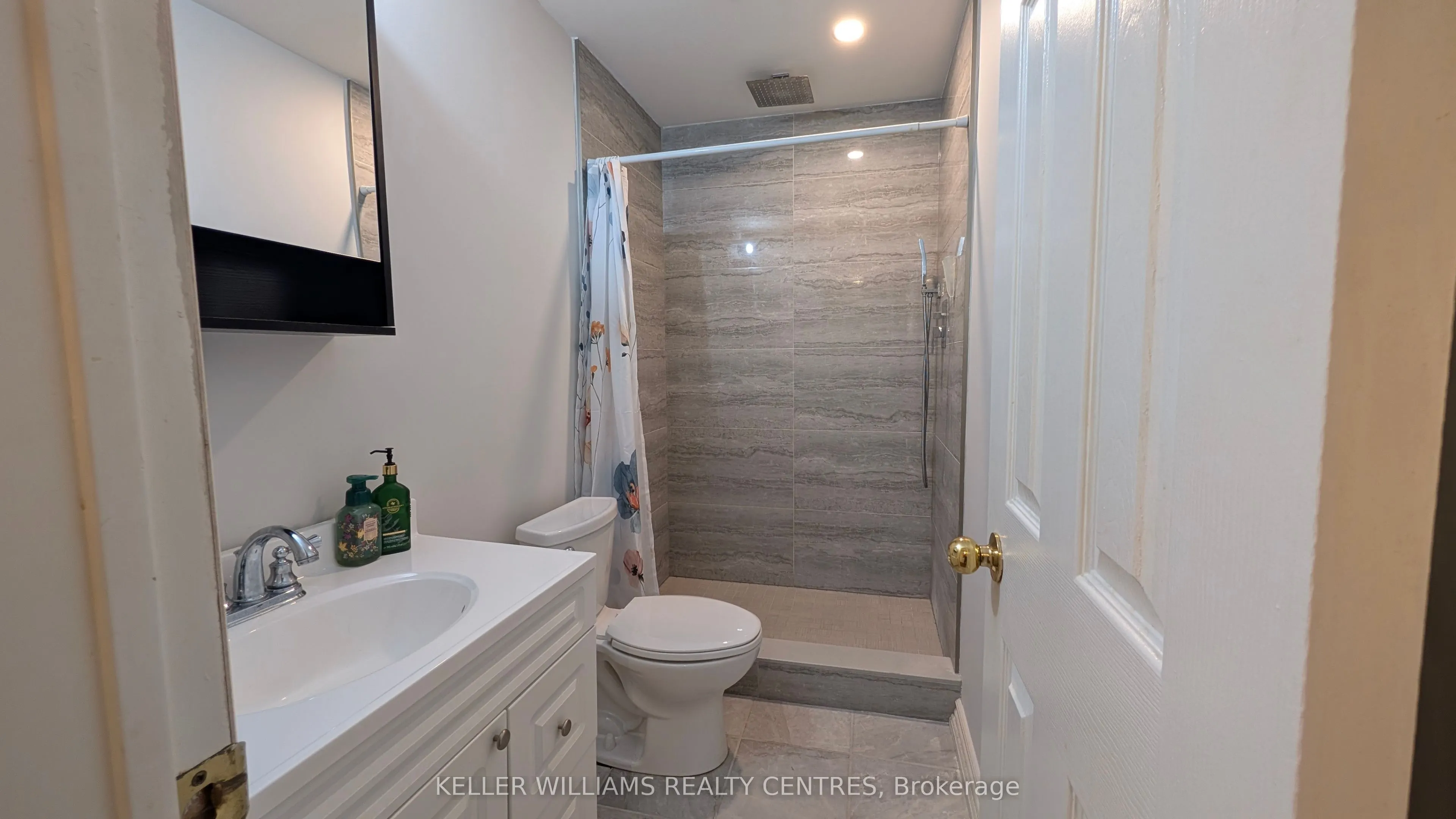 96 Carrick Avenue, #LOWER