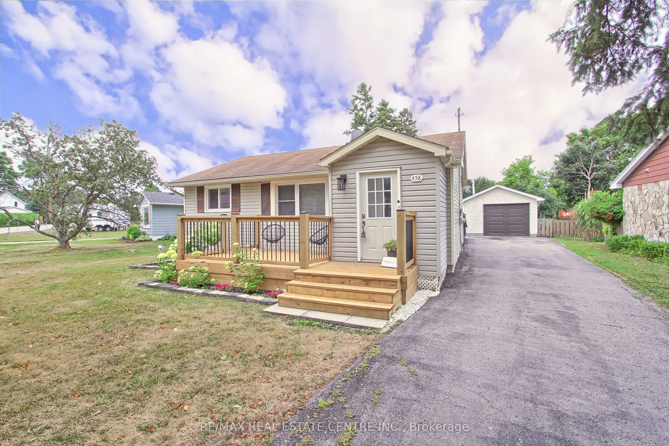 458 Dundas Street