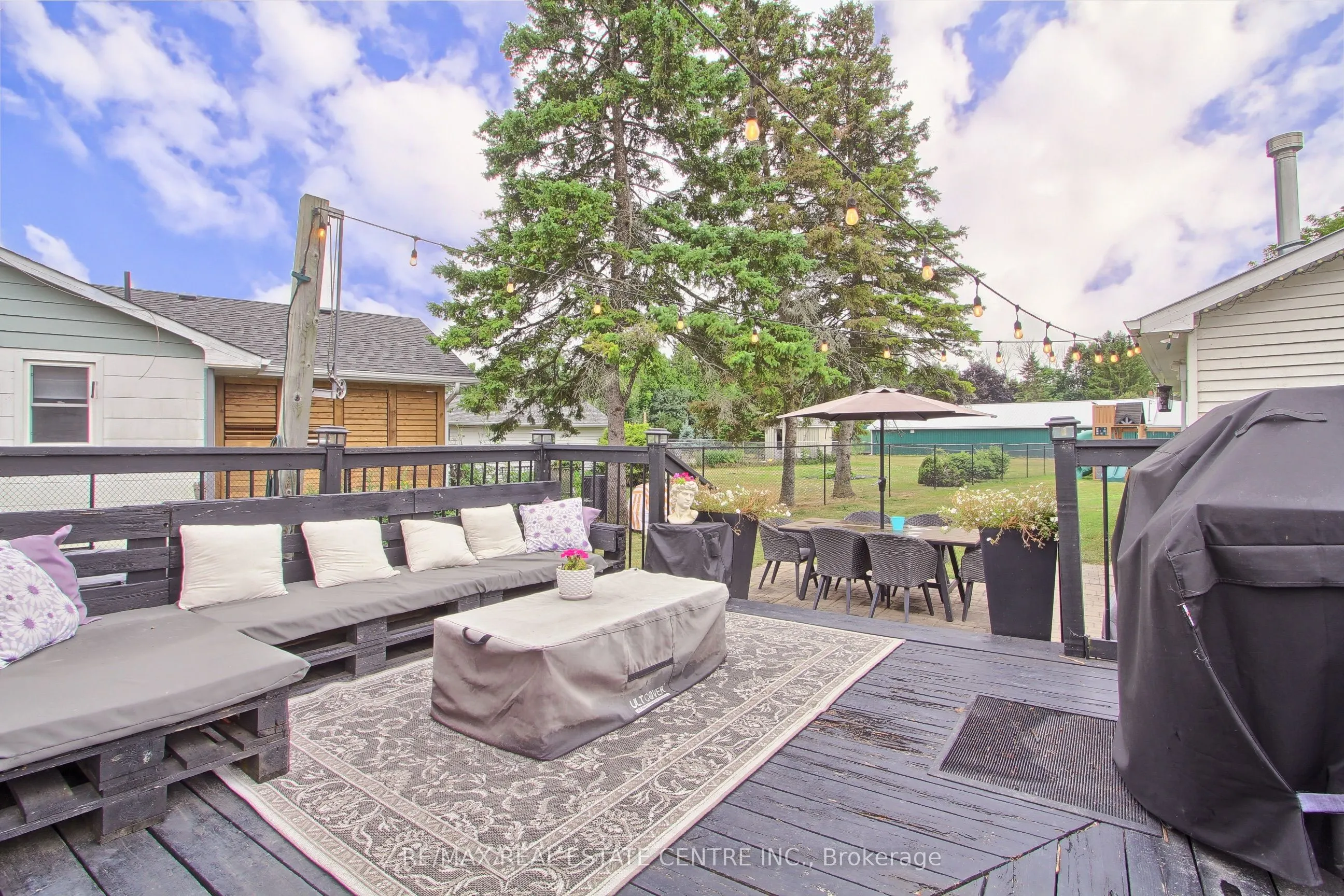 458 Dundas Street