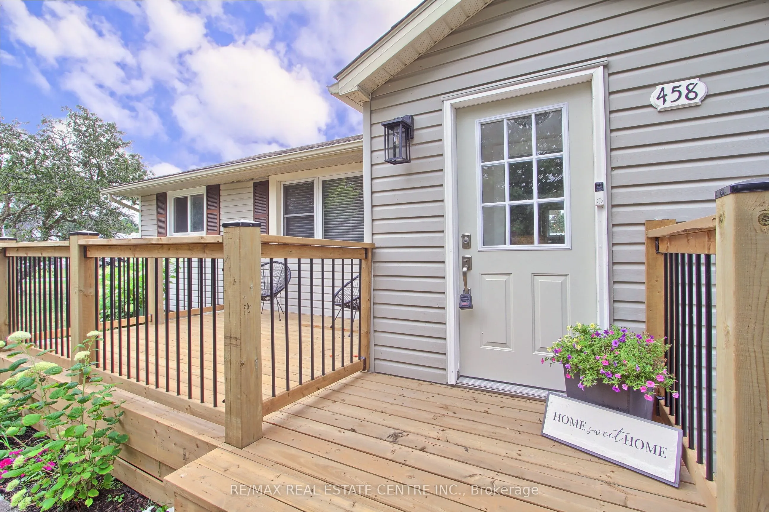 458 Dundas Street