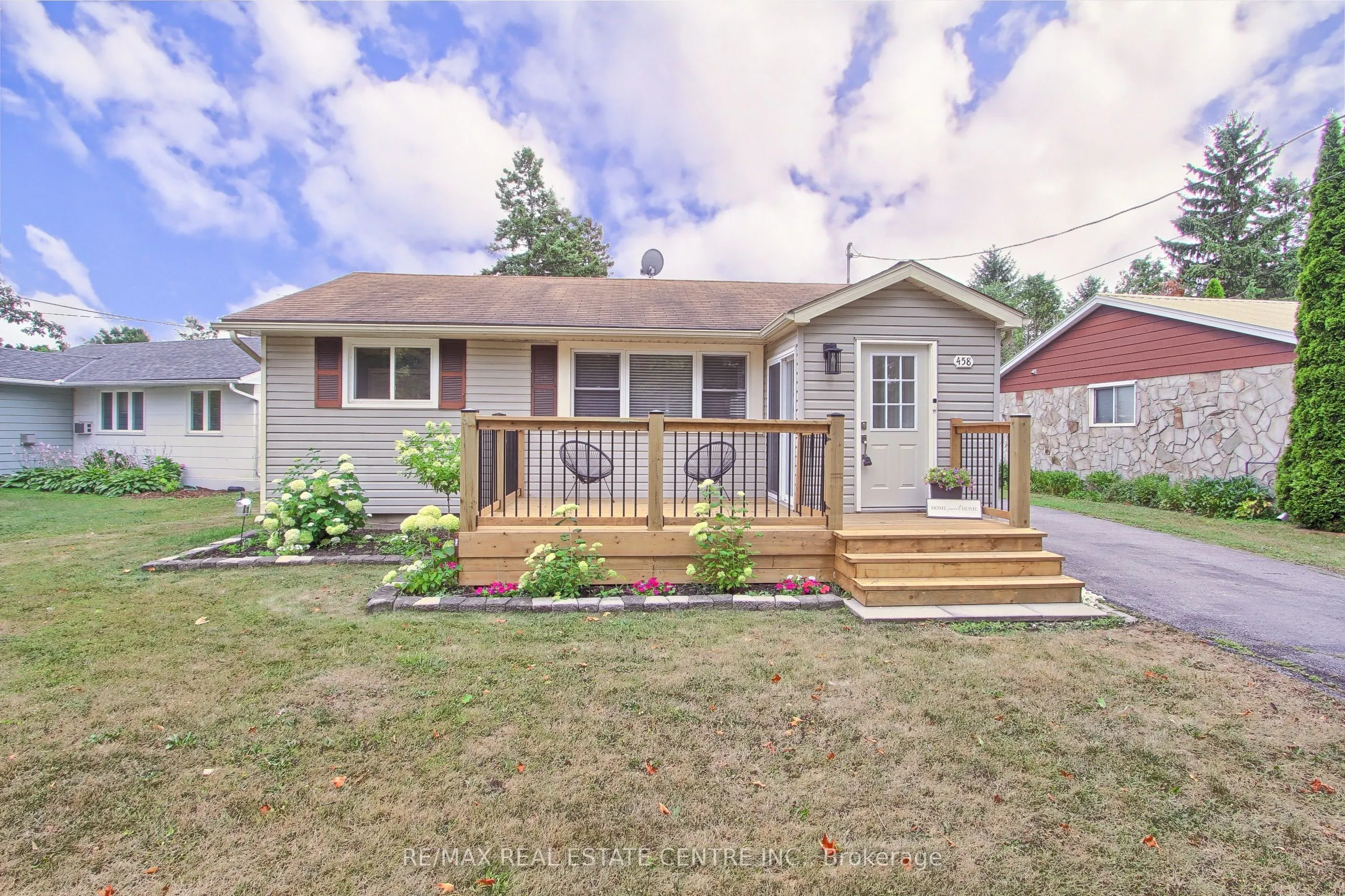 458 Dundas Street